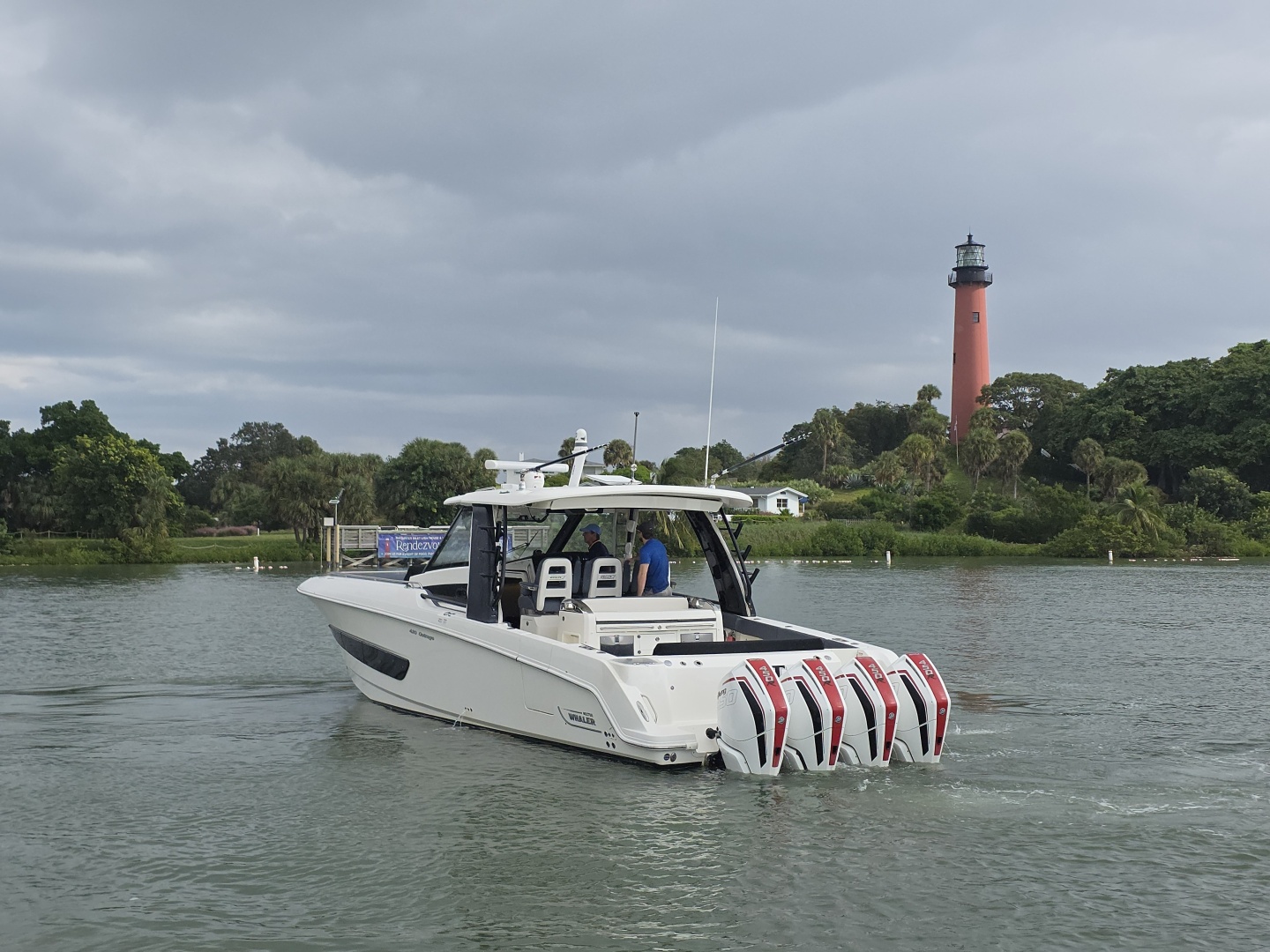 2021 Boston Whaler 420 Outrage BFT- Profile