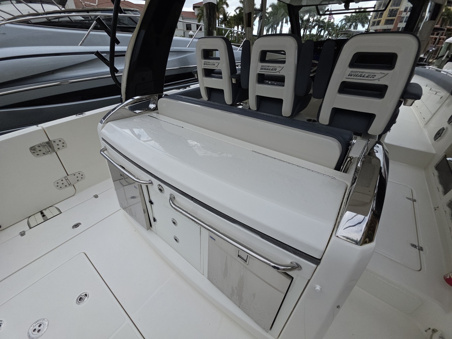 2021 Boston Whaler 420 Outrage BFT-Profile