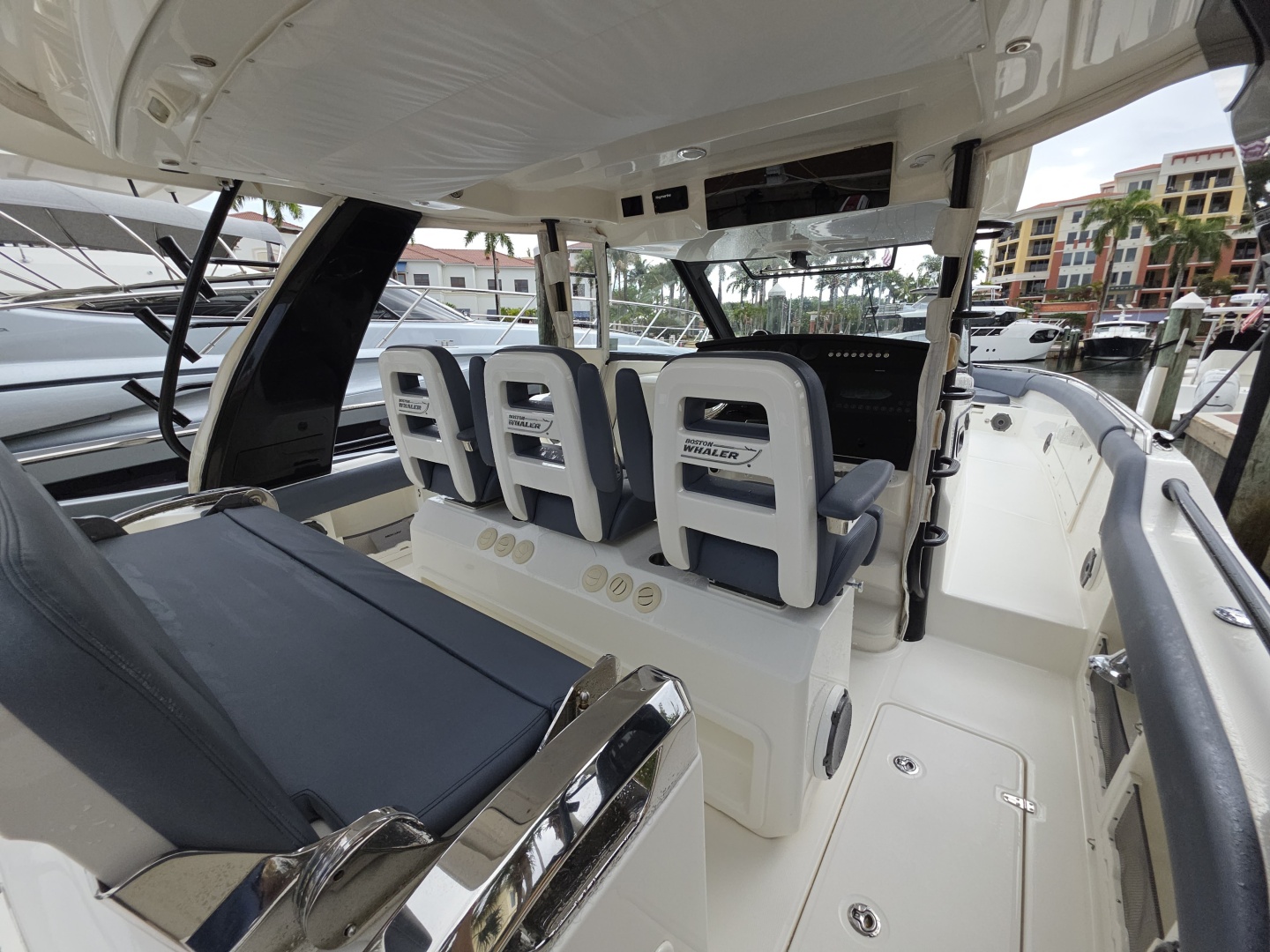 2021 Boston Whaler 420 Outrage BFT-Profile