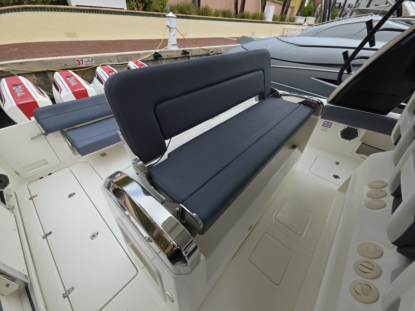 2021 Boston Whaler 420 Outrage BFT-Profile