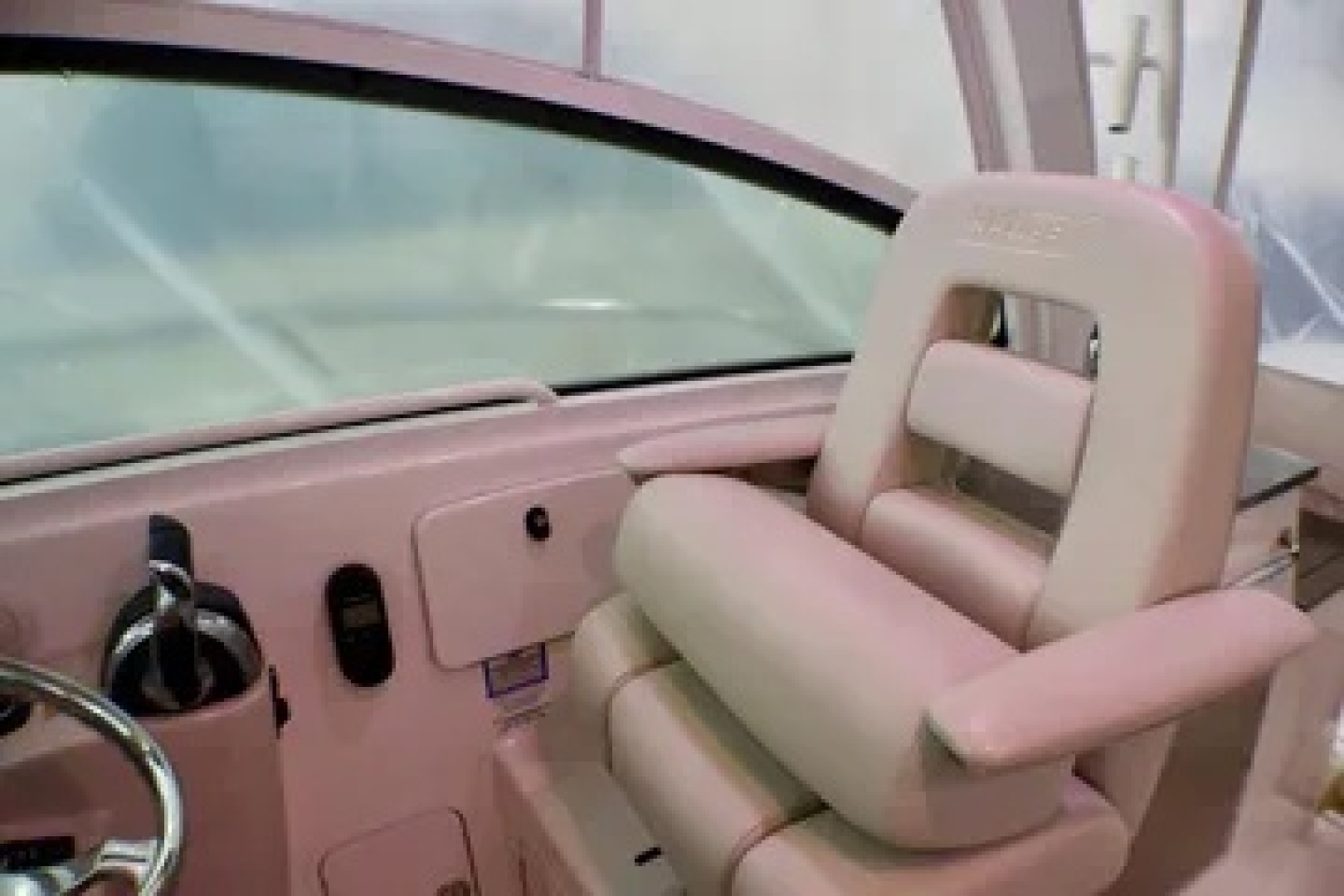 2020 Boston Whaler Conquest