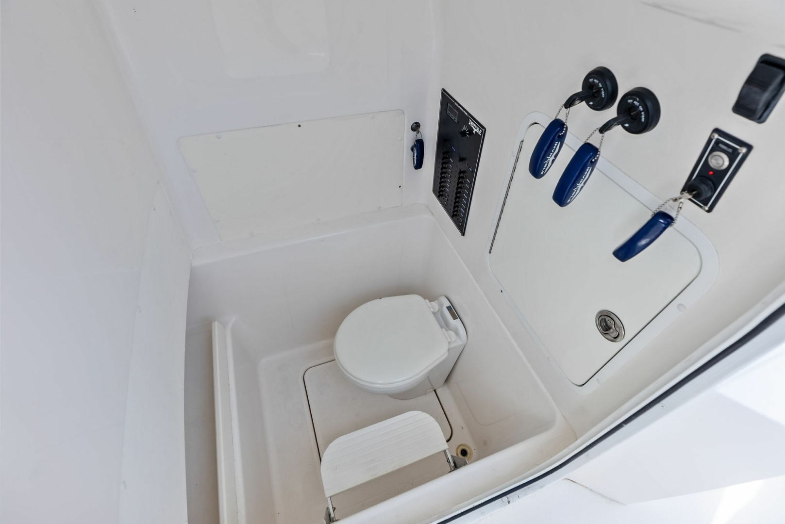 33ft Invincible Yacht For Sale