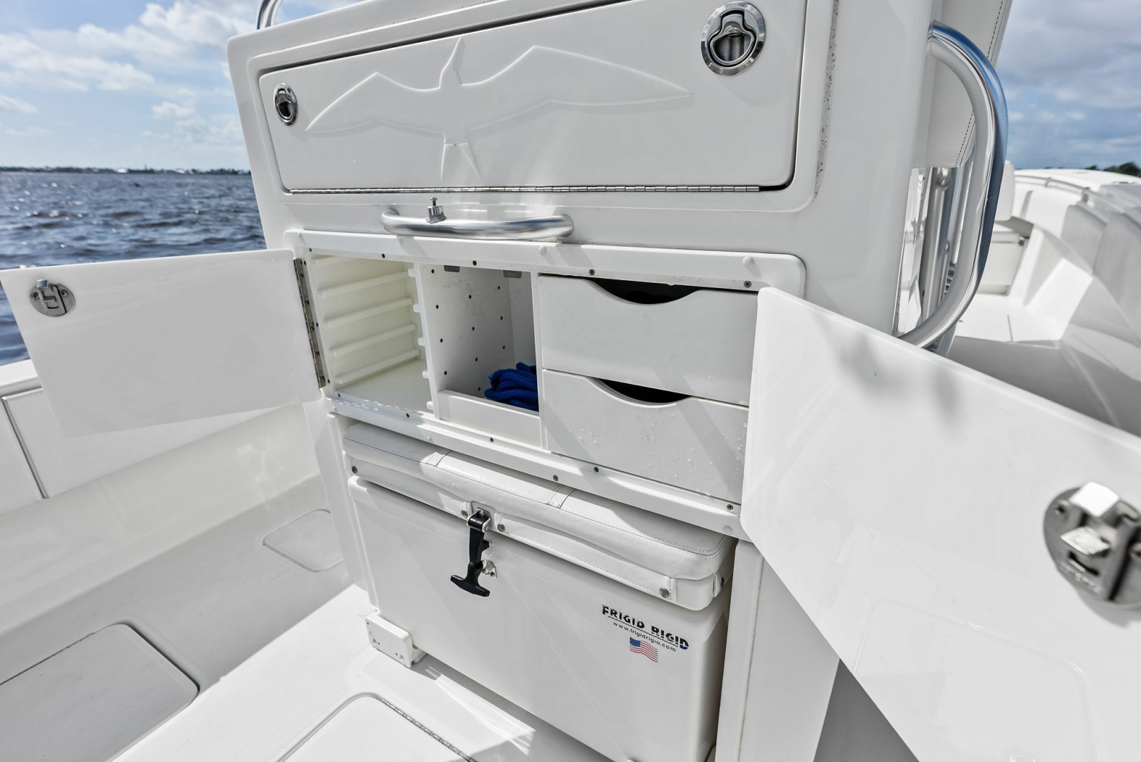 33ft Invincible Yacht For Sale