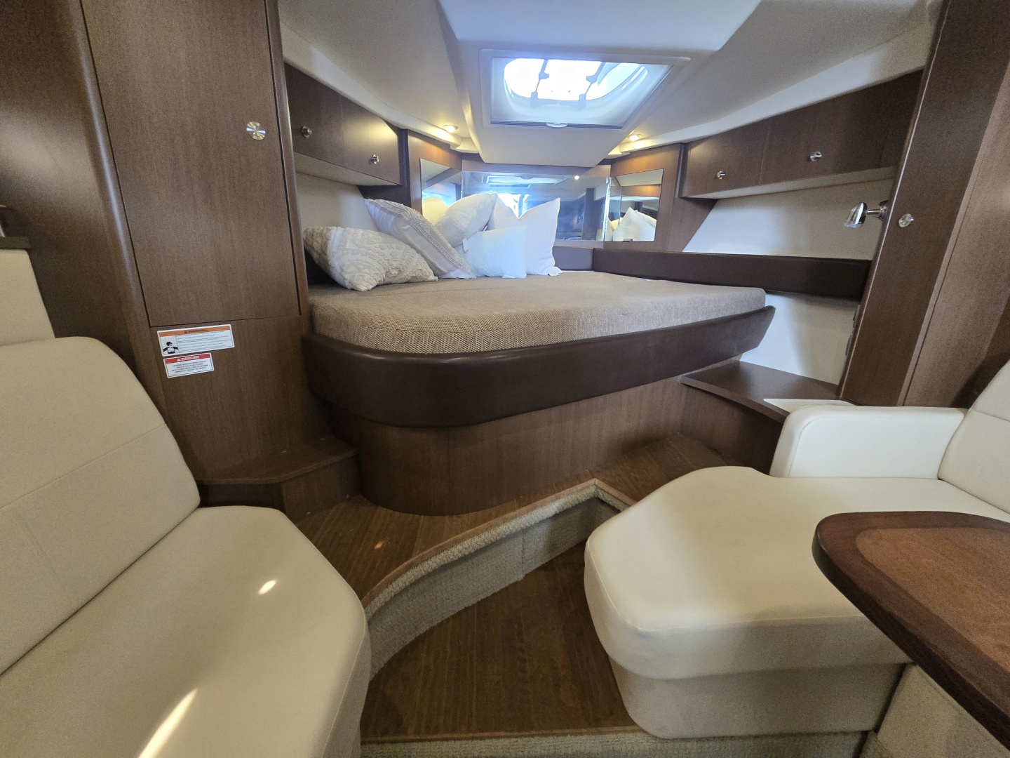 Sea Ray 350 Sundancer Coupe - Photo 20