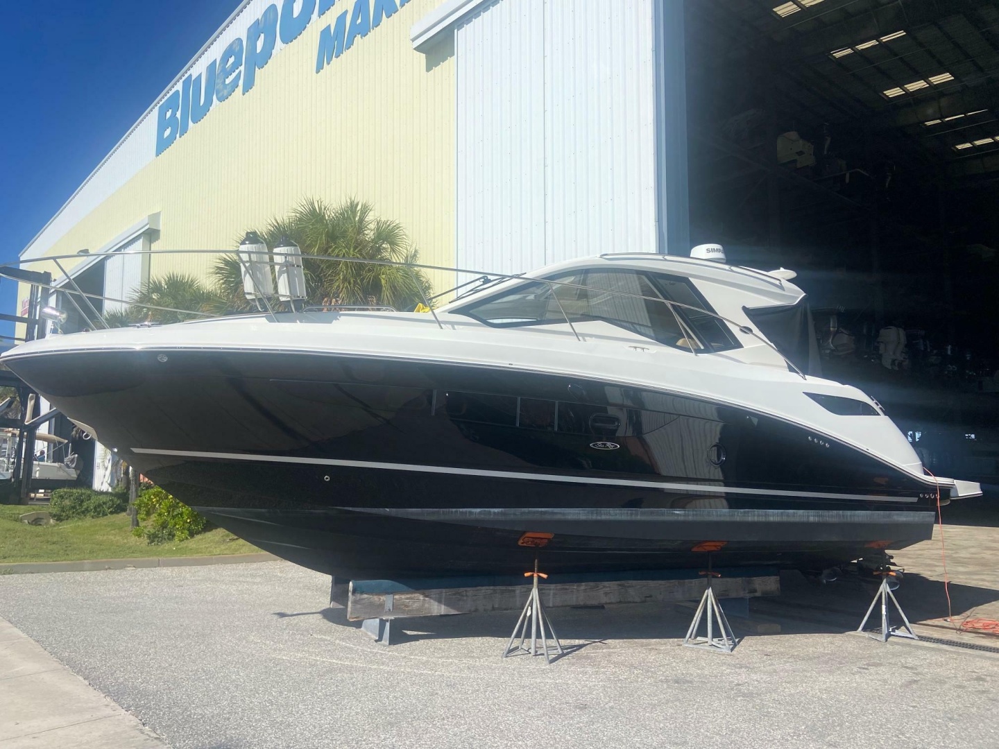 Sea Ray 350 Sundancer Coupe - Photo 2