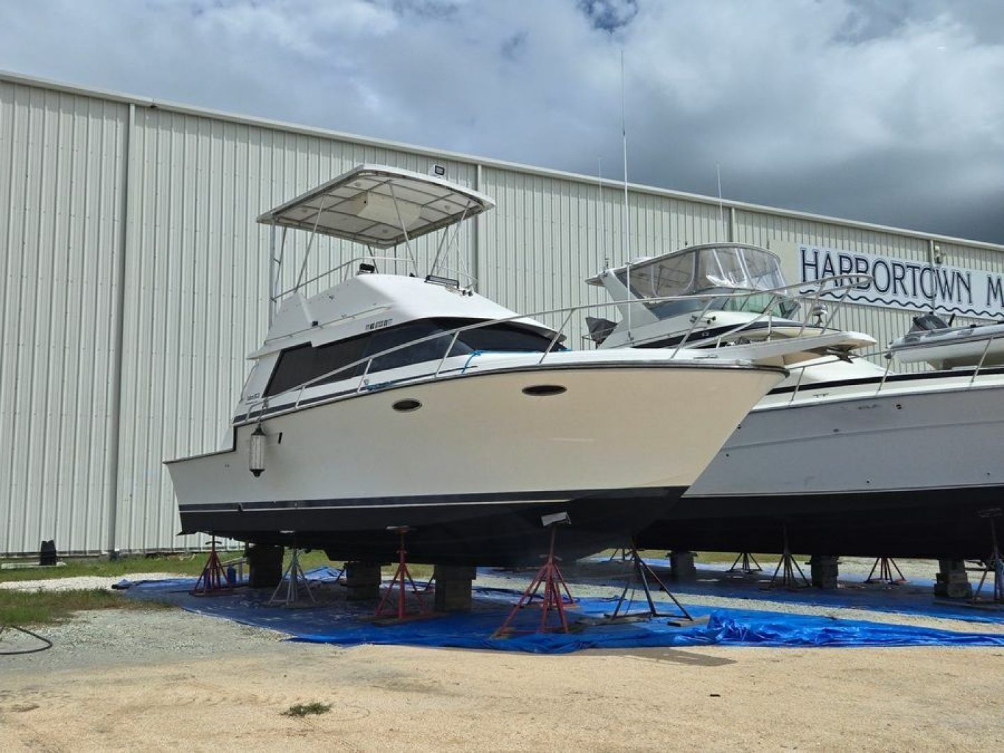 HOOKED 34ft Luhrs Yacht For Sale