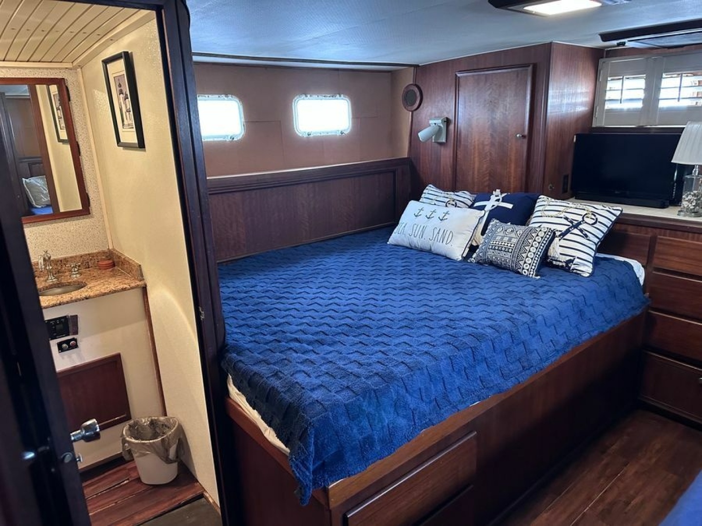 WALKING ON WATER 43ft Hatteras Yacht For Sale