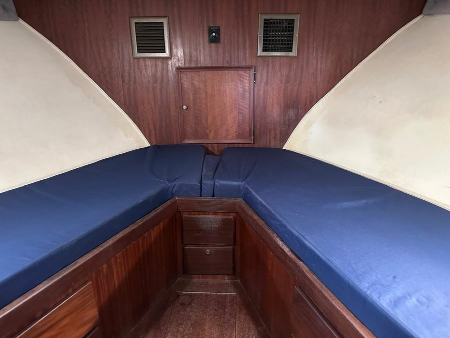 WALKING ON WATER 43ft Hatteras Yacht For Sale