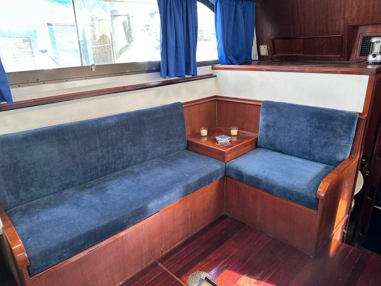 WALKING ON WATER 43ft Hatteras Yacht For Sale