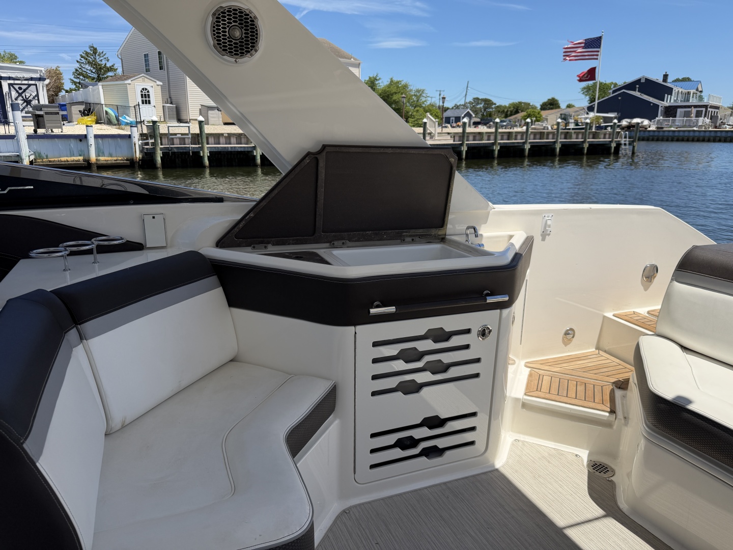 Freedom 32ft Sea Ray Yacht For Sale