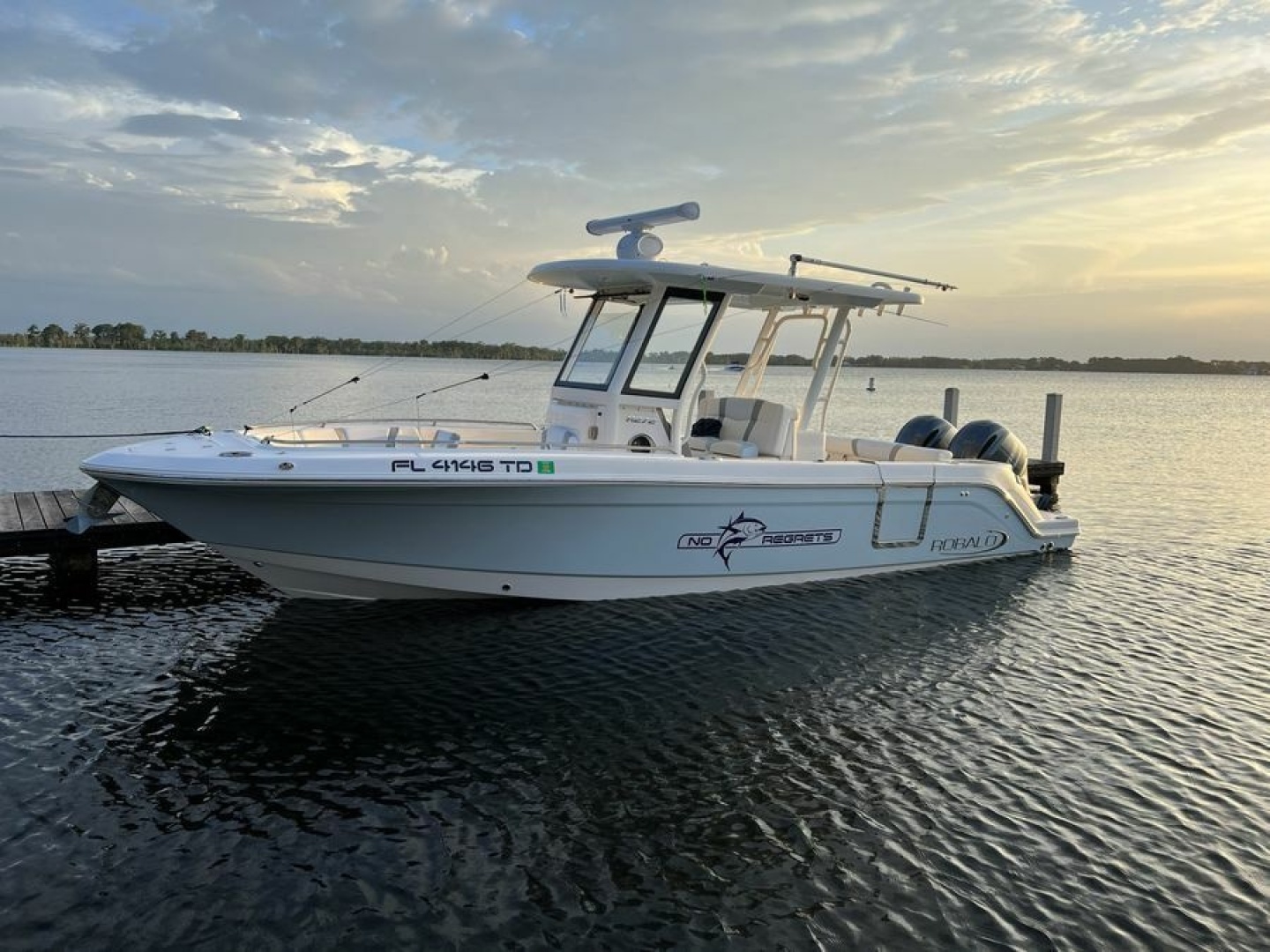 2022 Robalo 