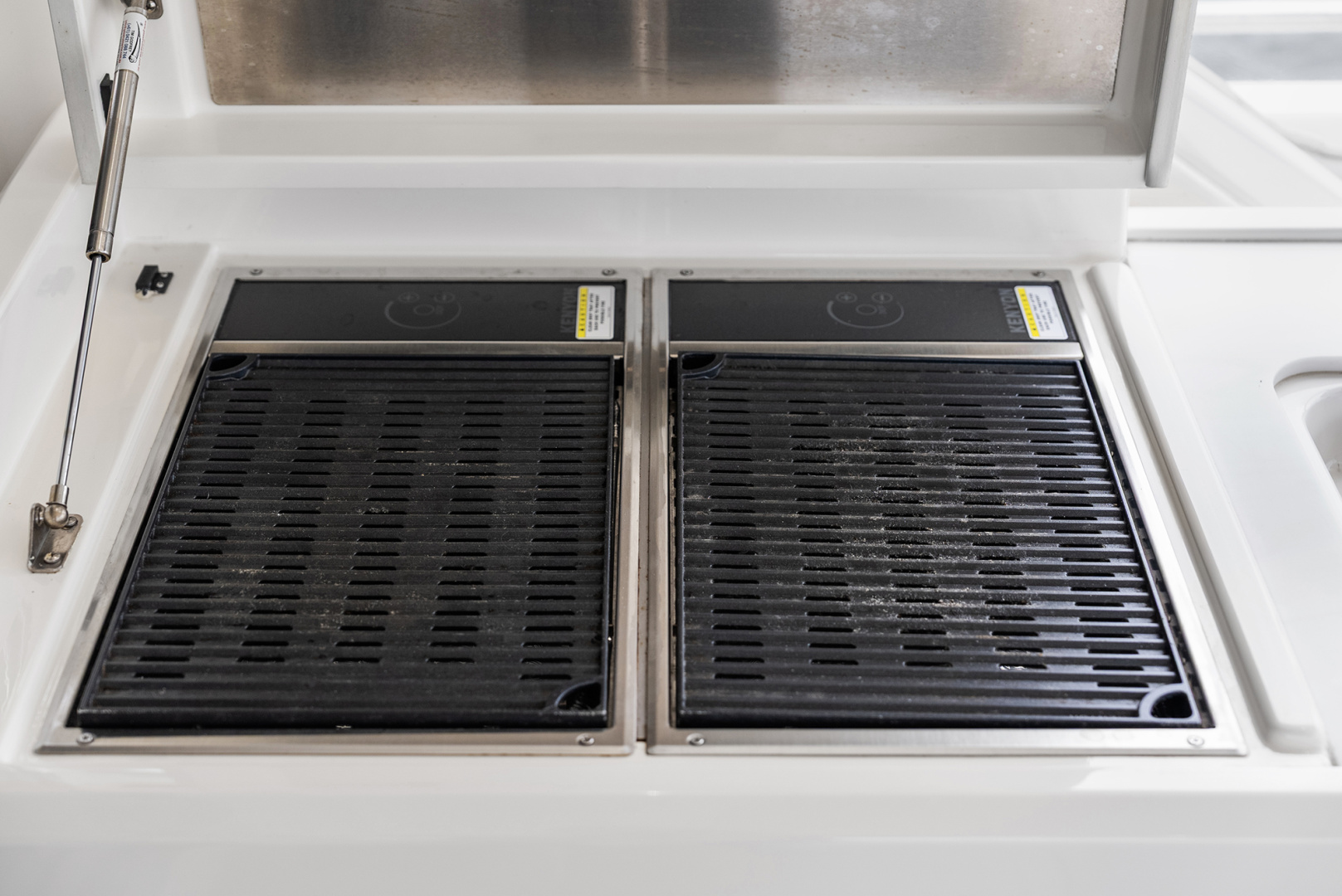 2024 Riviera 6000 SPORT YACHT