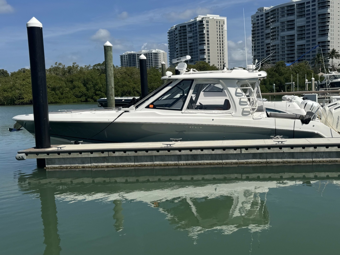 Boston Whaler 380 Realm