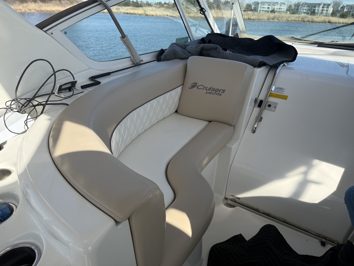 CAVU 46ft Cruisers Yachts Yacht For Sale CAVU 46ft Cruisers Yachts Yacht For Sale