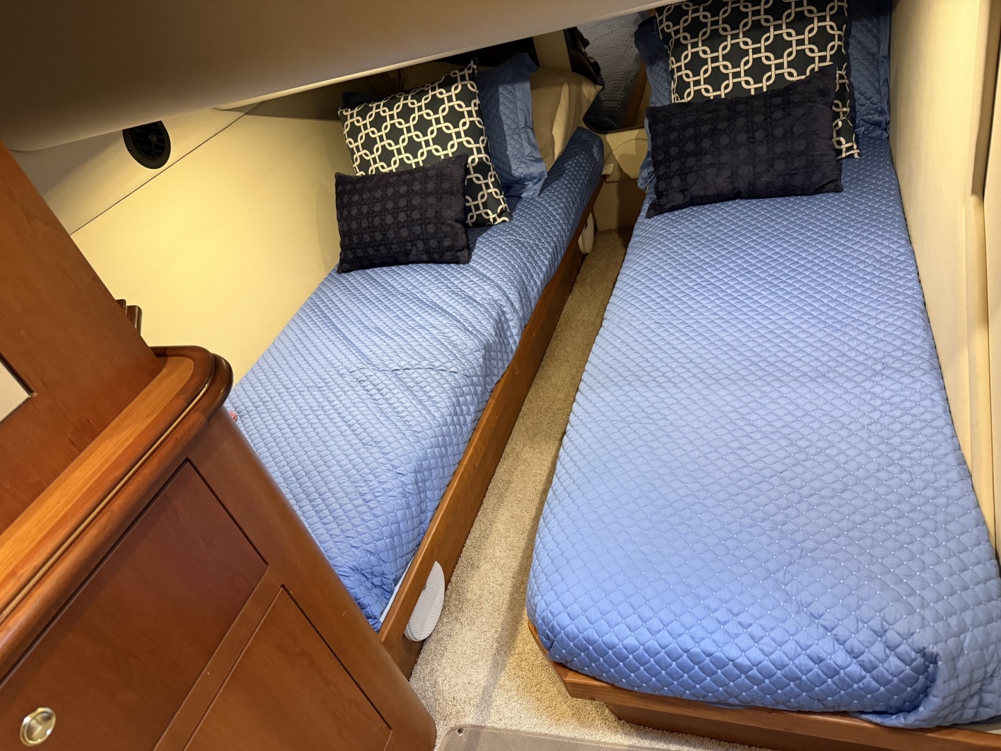 CAVU 46ft Cruisers Yachts Yacht For Sale CAVU 46ft Cruisers Yachts Yacht For Sale