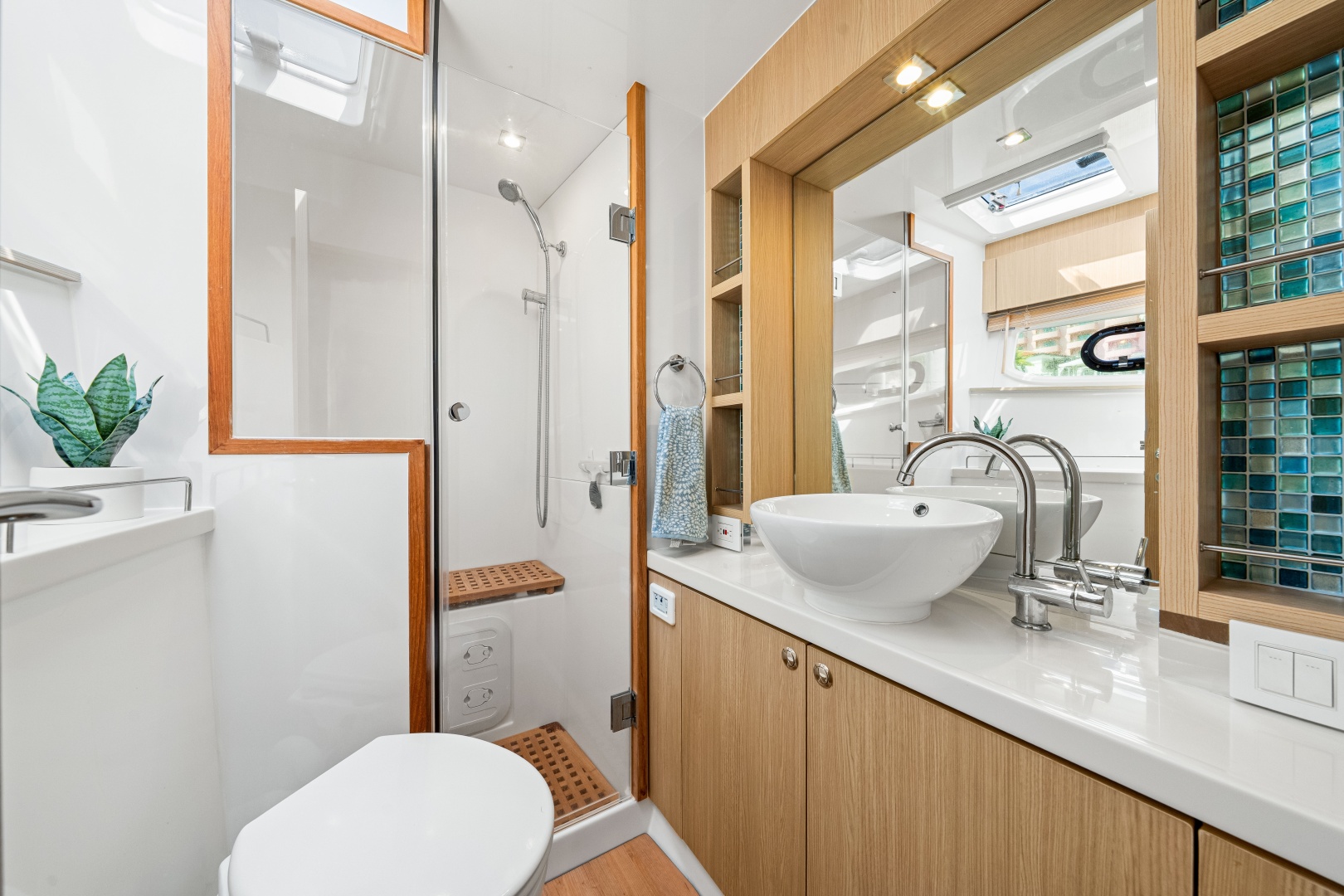 2021 44 Aquila MY Memories Not Dreams Master Stateroom Head