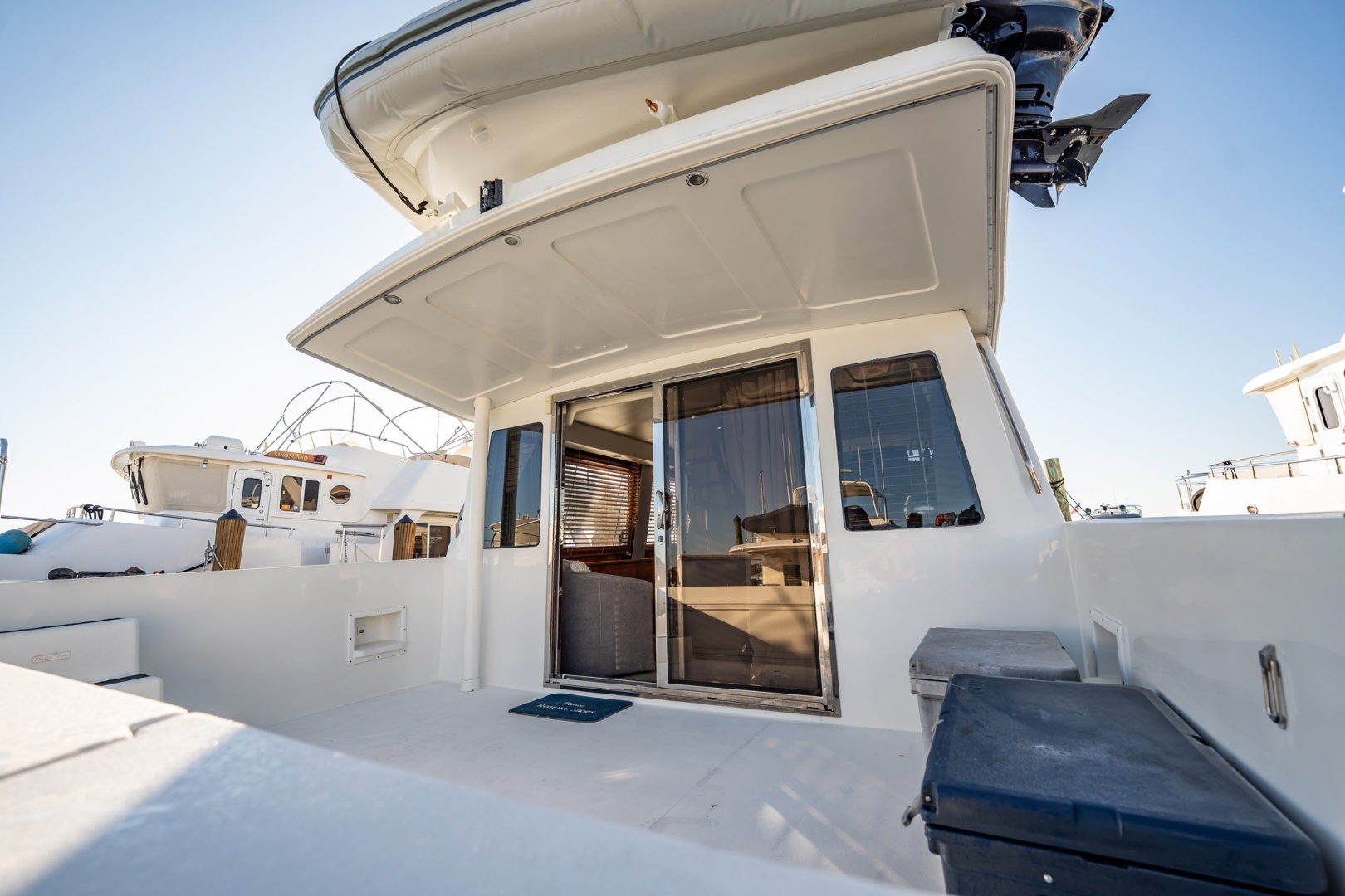 2004 Navigator 5700 Rival Pilothouse