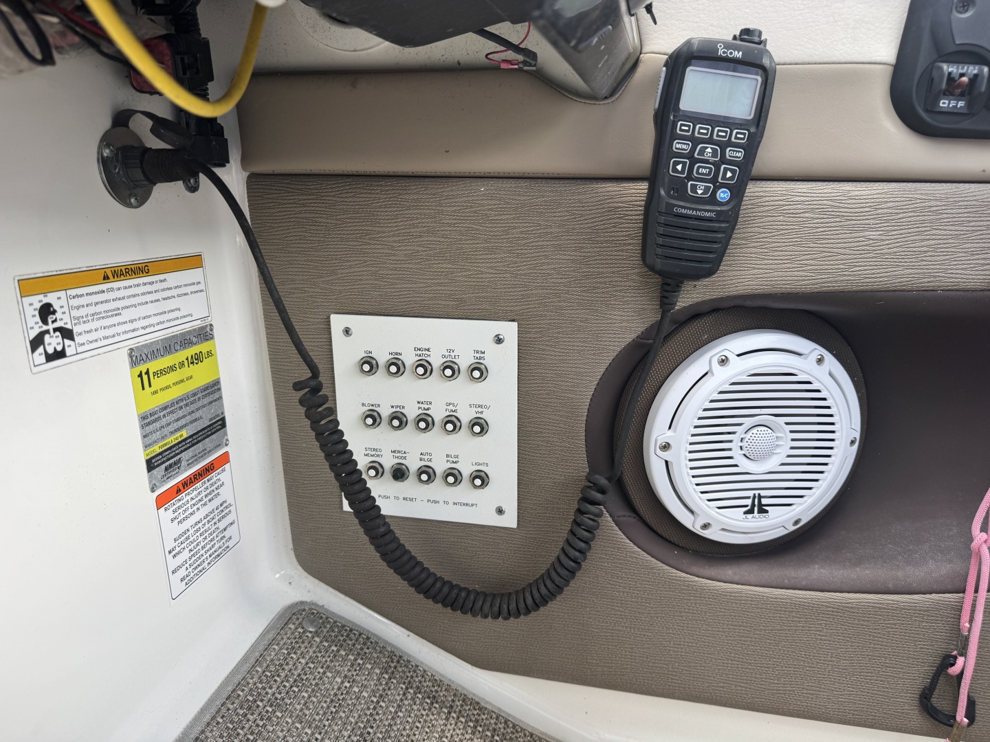 7 VHF Helm