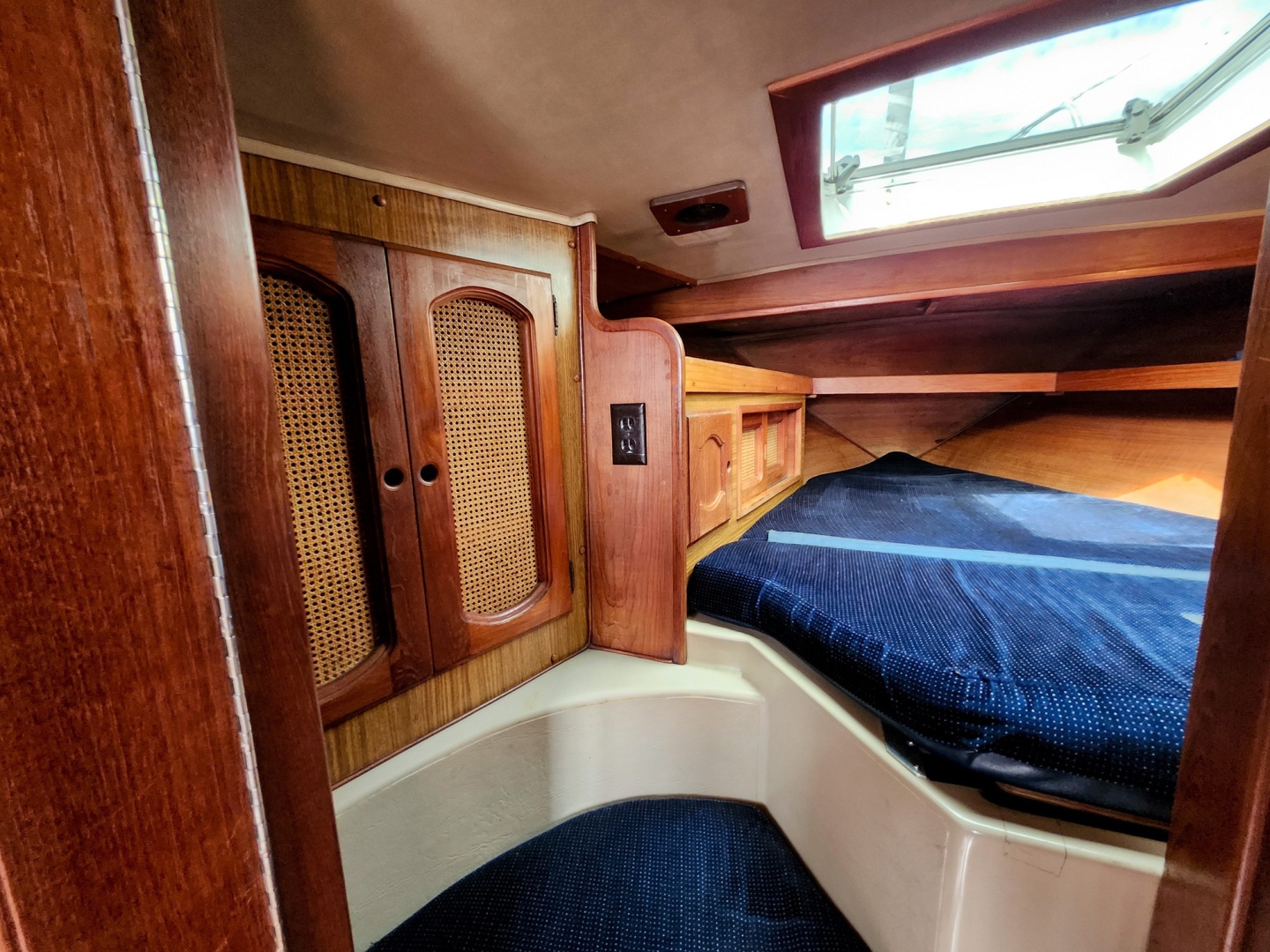 1988 Gulf Pilothouse 32