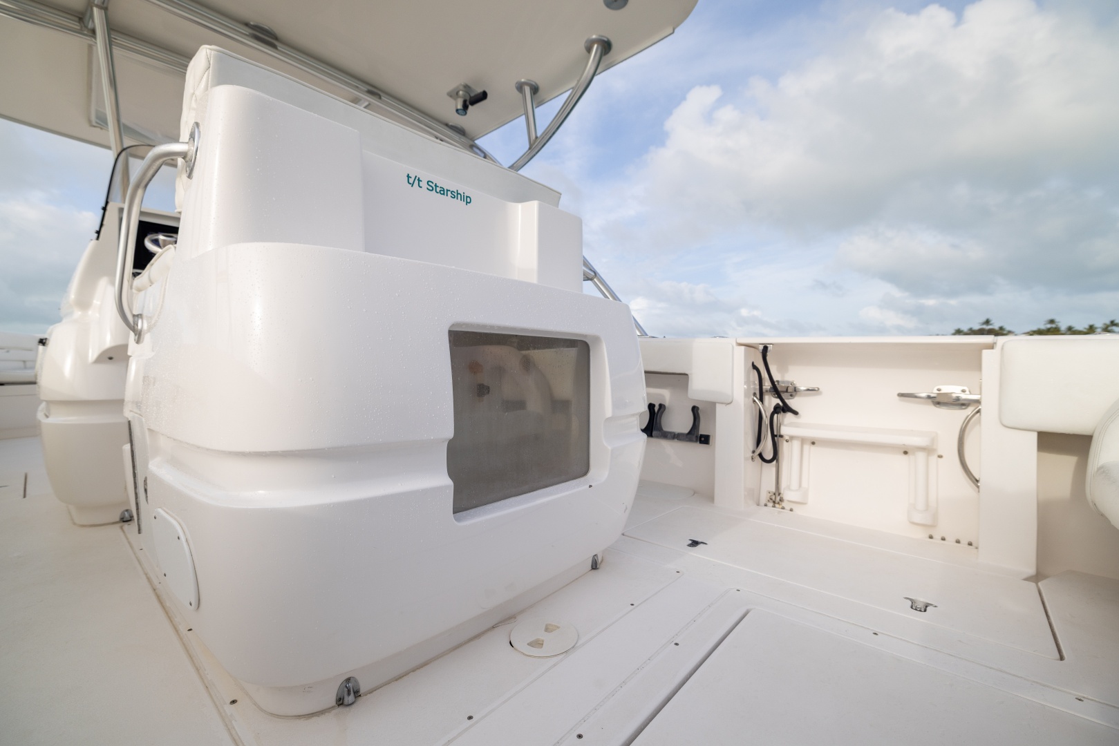 2011 Intrepid 370 Open