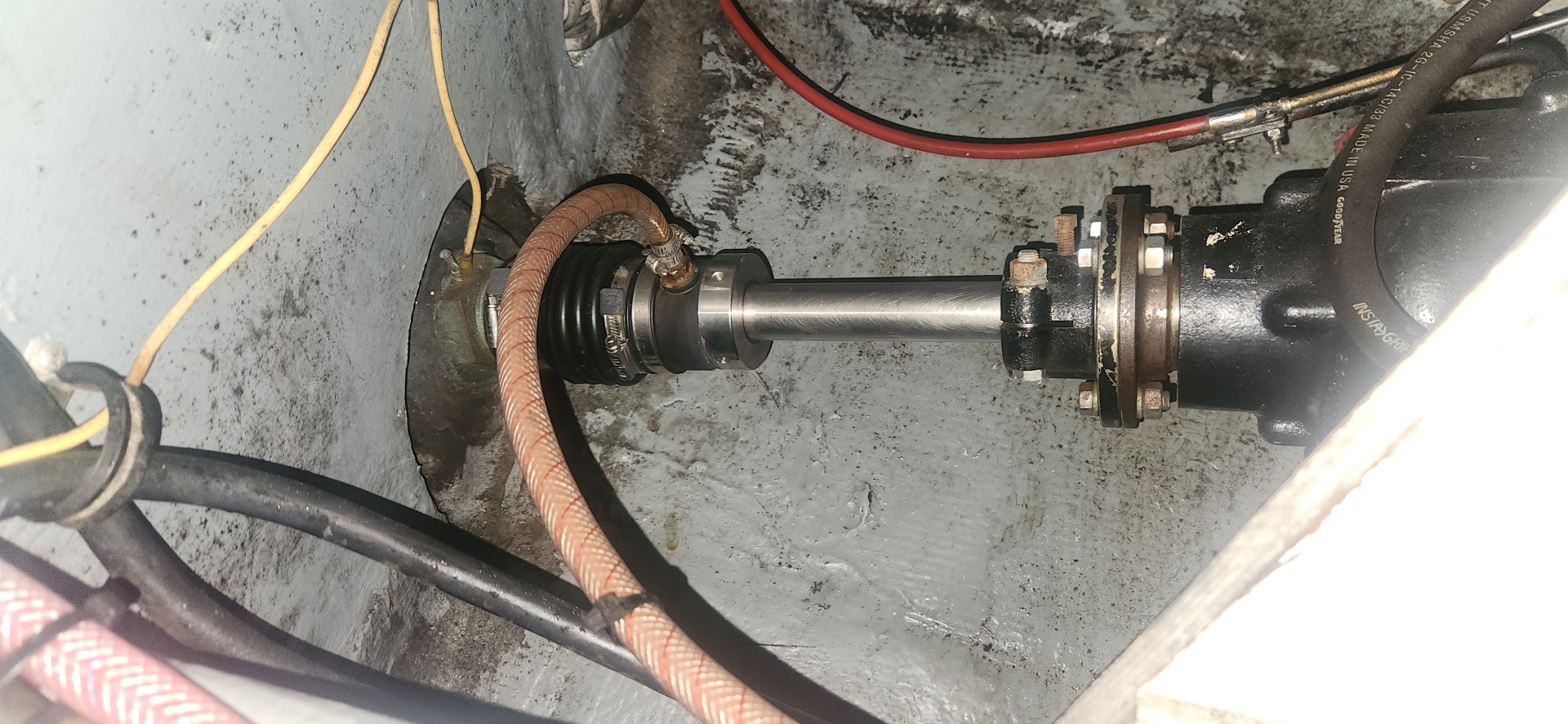 1985 Bertram Flybridge Cruiser