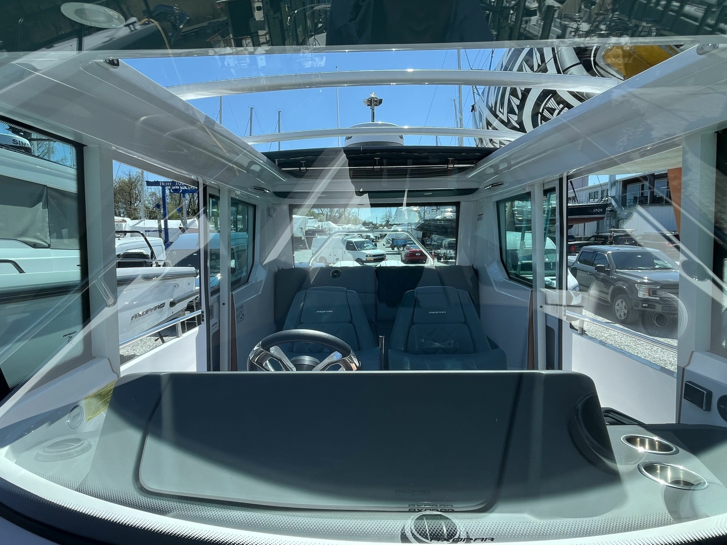 2023 Axopar 28 CABIN