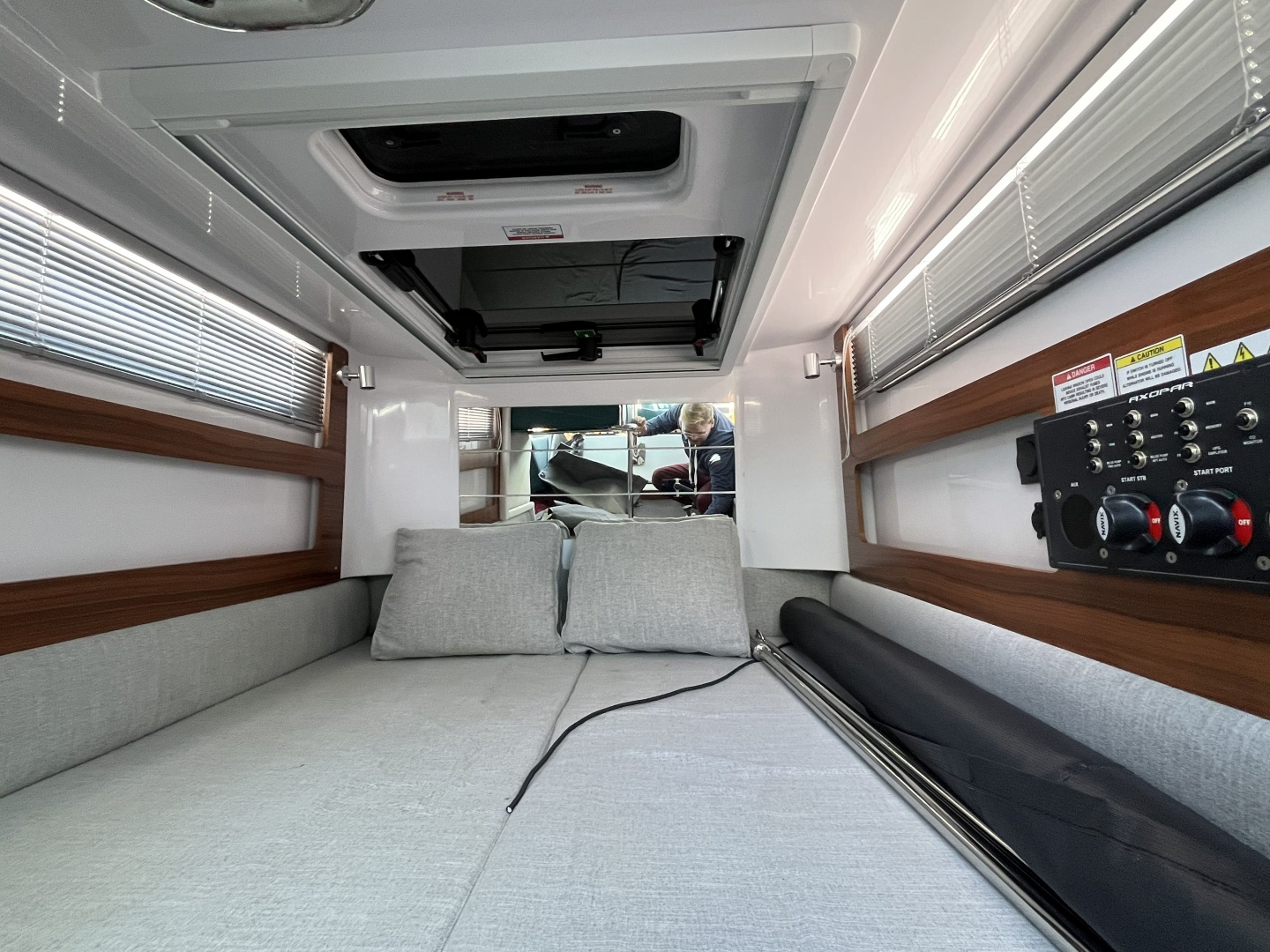 2023 Axopar 28 CABIN