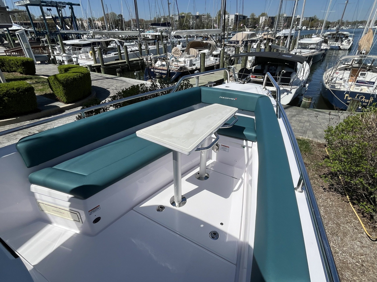 2023 Axopar 28 CABIN