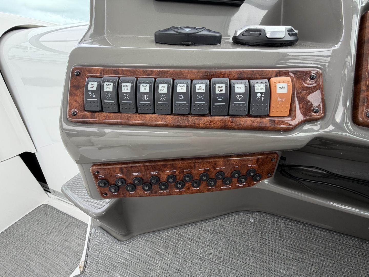 2013 Rinker 360 Express Cruiser