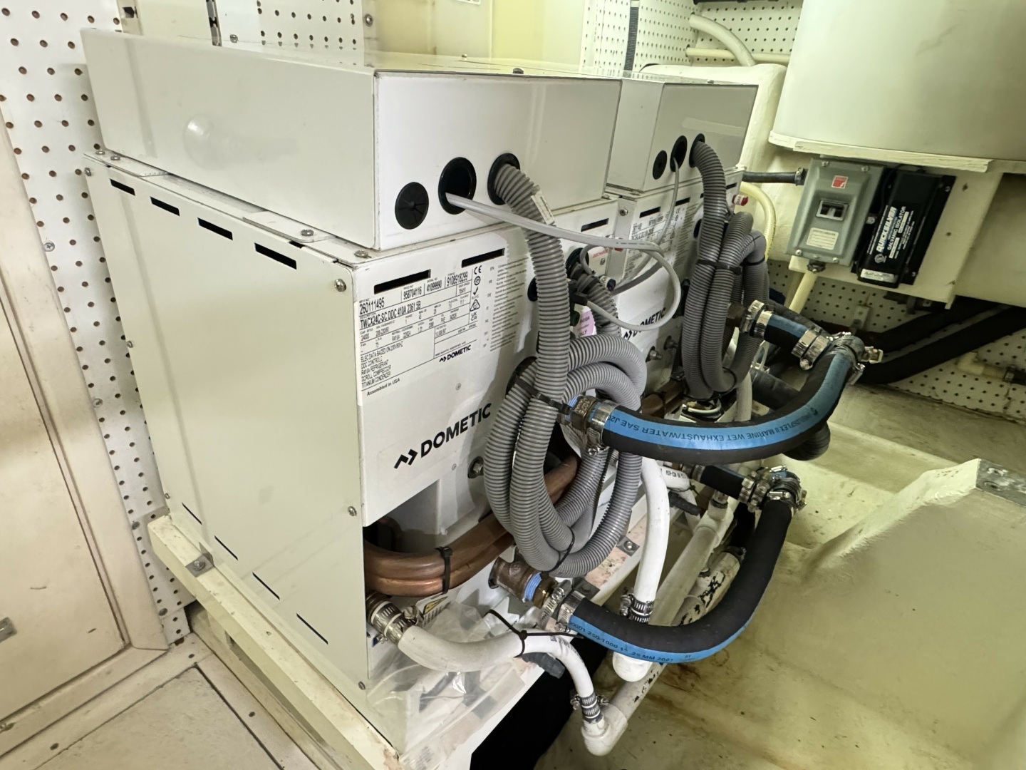 2001 Neptunus 56 Express