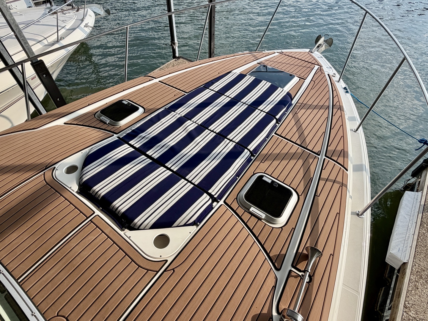 2007 Rinker 350 Express Cruiser