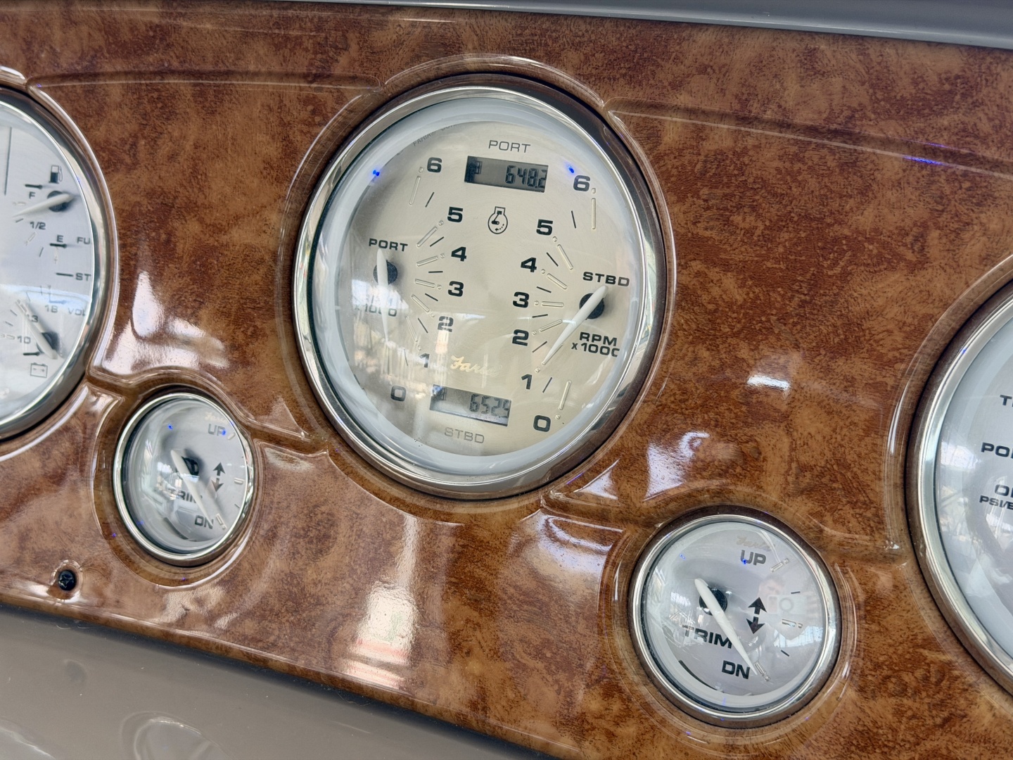 2007 Rinker 350 Express Cruiser