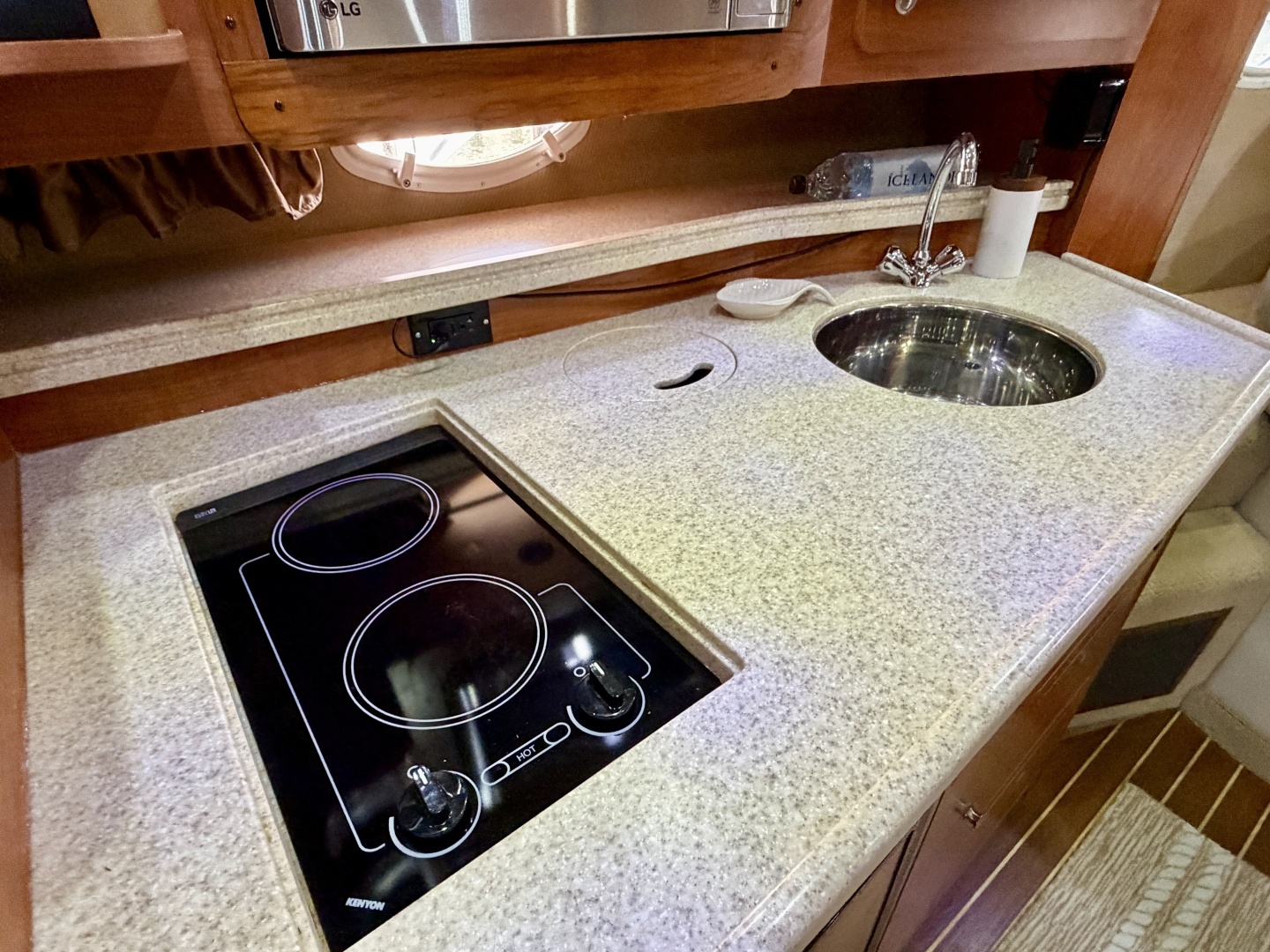 35ft Rinker Yacht For Sale