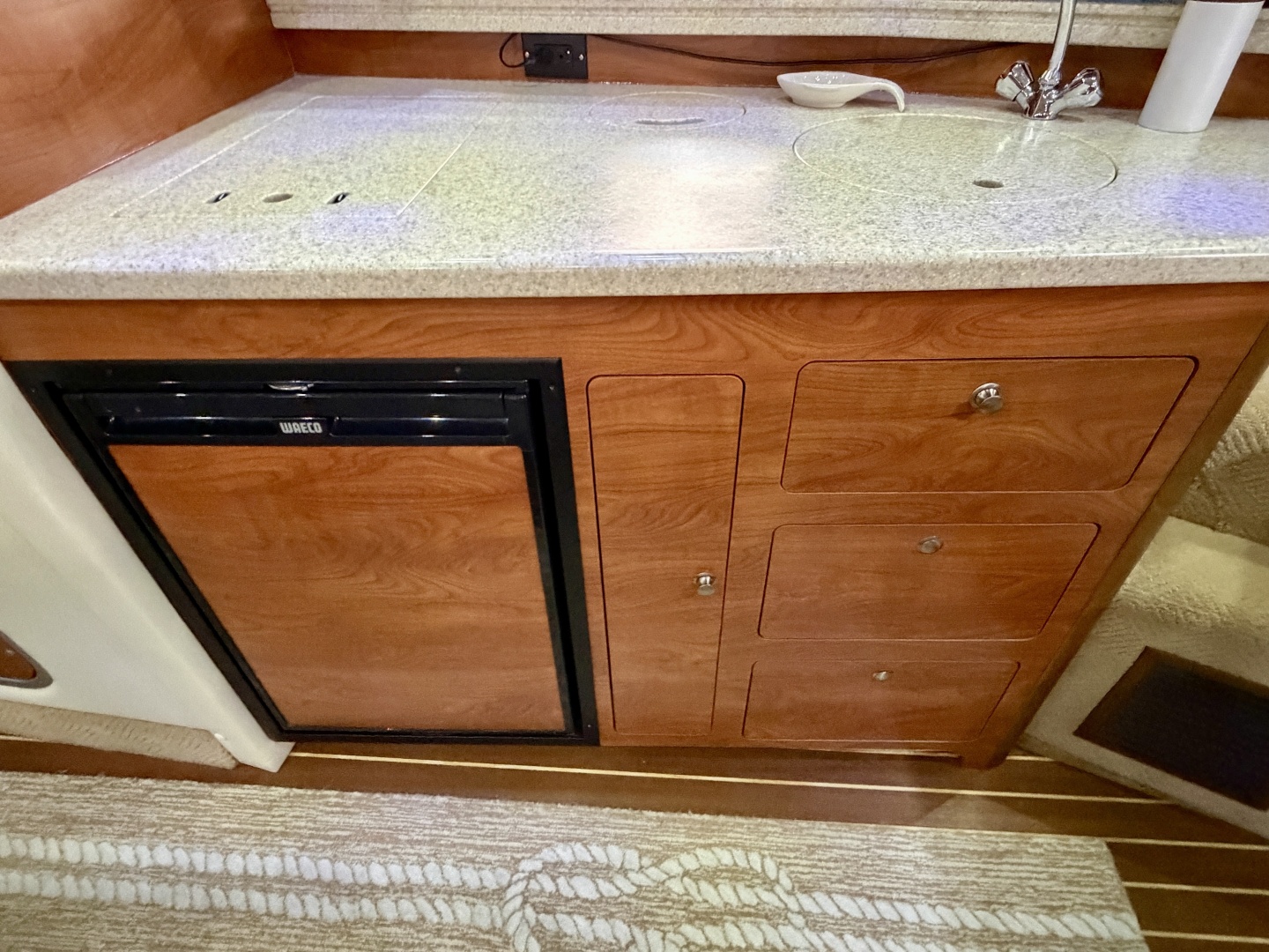 2007 Rinker 350 Express Cruiser