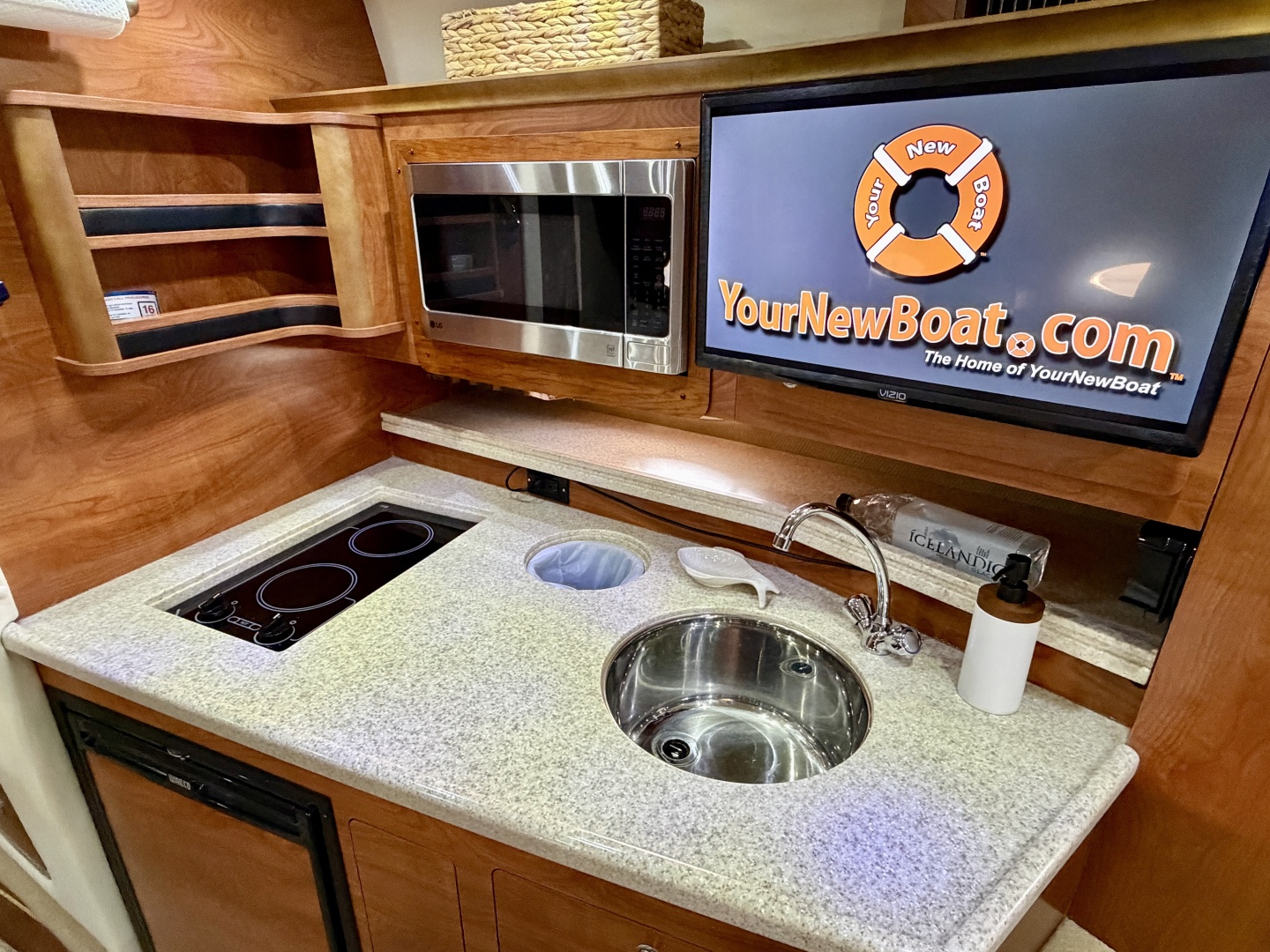 2007 Rinker 350 Express Cruiser