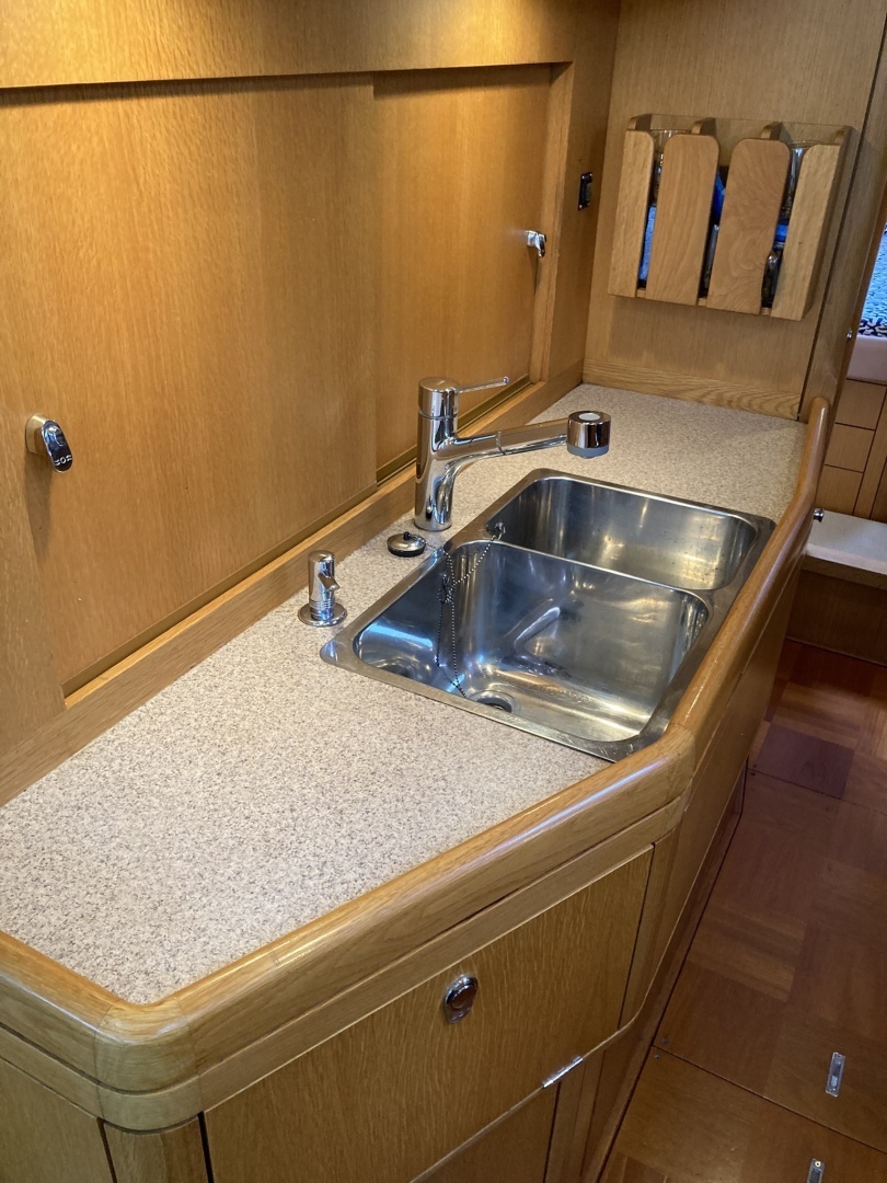 Oyster 56 Deck Saloon Yacht For Sale