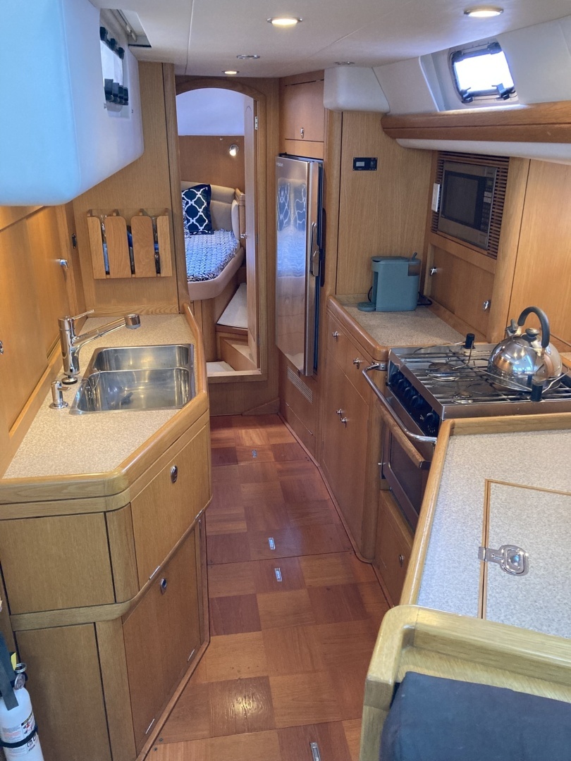 Oyster 56 Deck Saloon Yacht For Sale