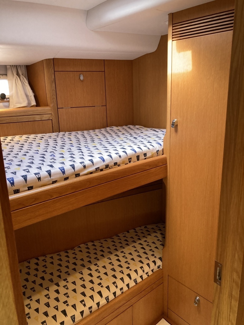 Oyster 56 Deck Saloon Yacht For Sale