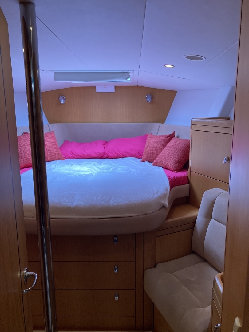 Oyster 56 Deck Saloon Yacht For Sale