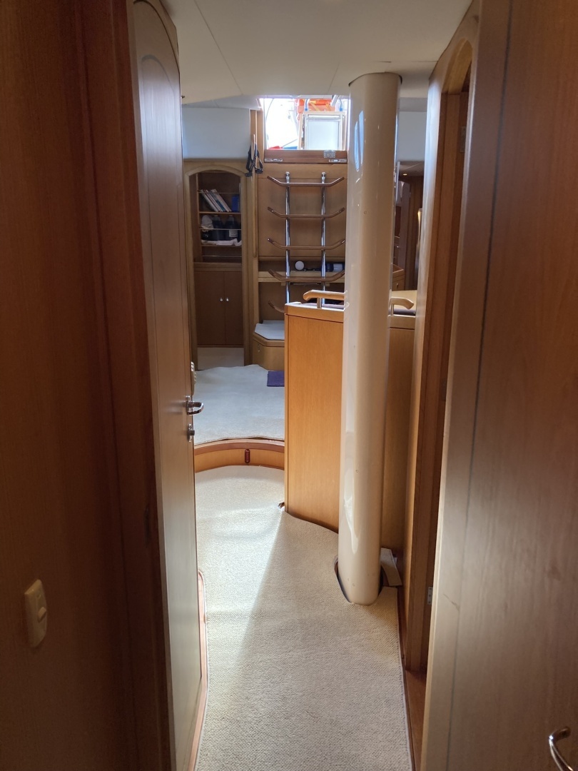 Oyster 56 Deck Saloon Yacht For Sale