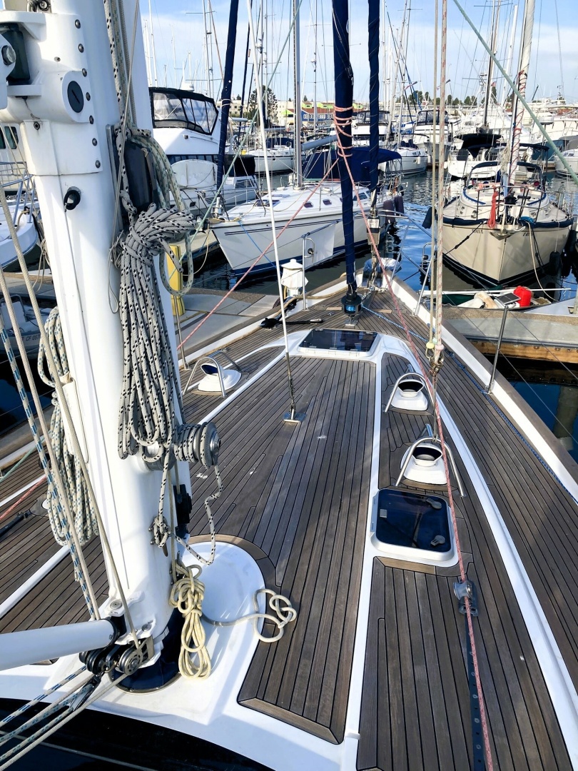 2008 Oyster 56 Deck Saloon
