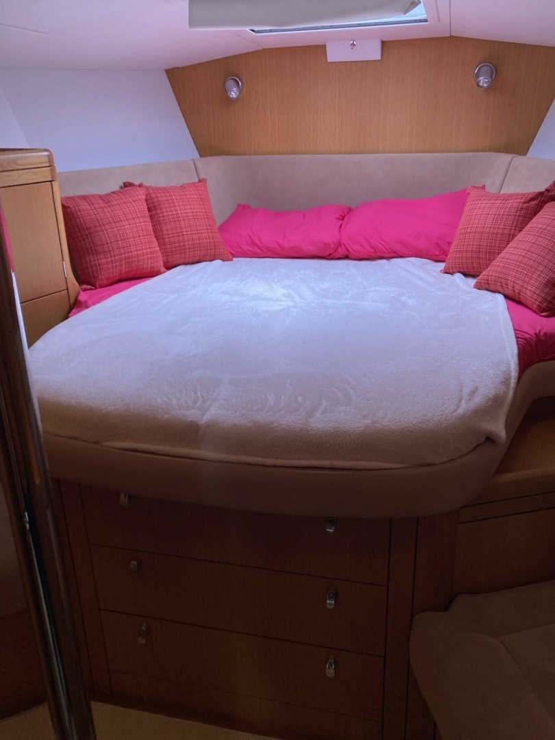 Oyster 56 Deck Saloon Yacht For Sale