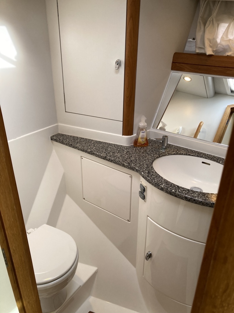 Oyster 56 Deck Saloon Yacht For Sale