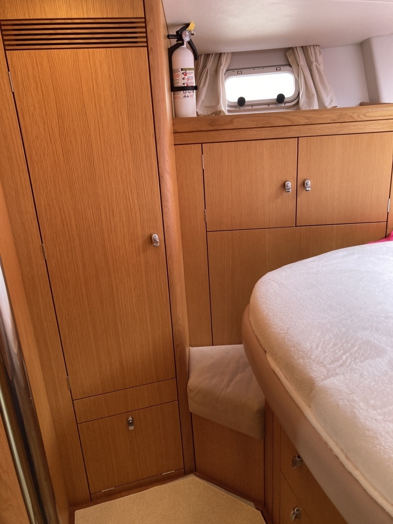 Oyster 56 Deck Saloon Yacht For Sale