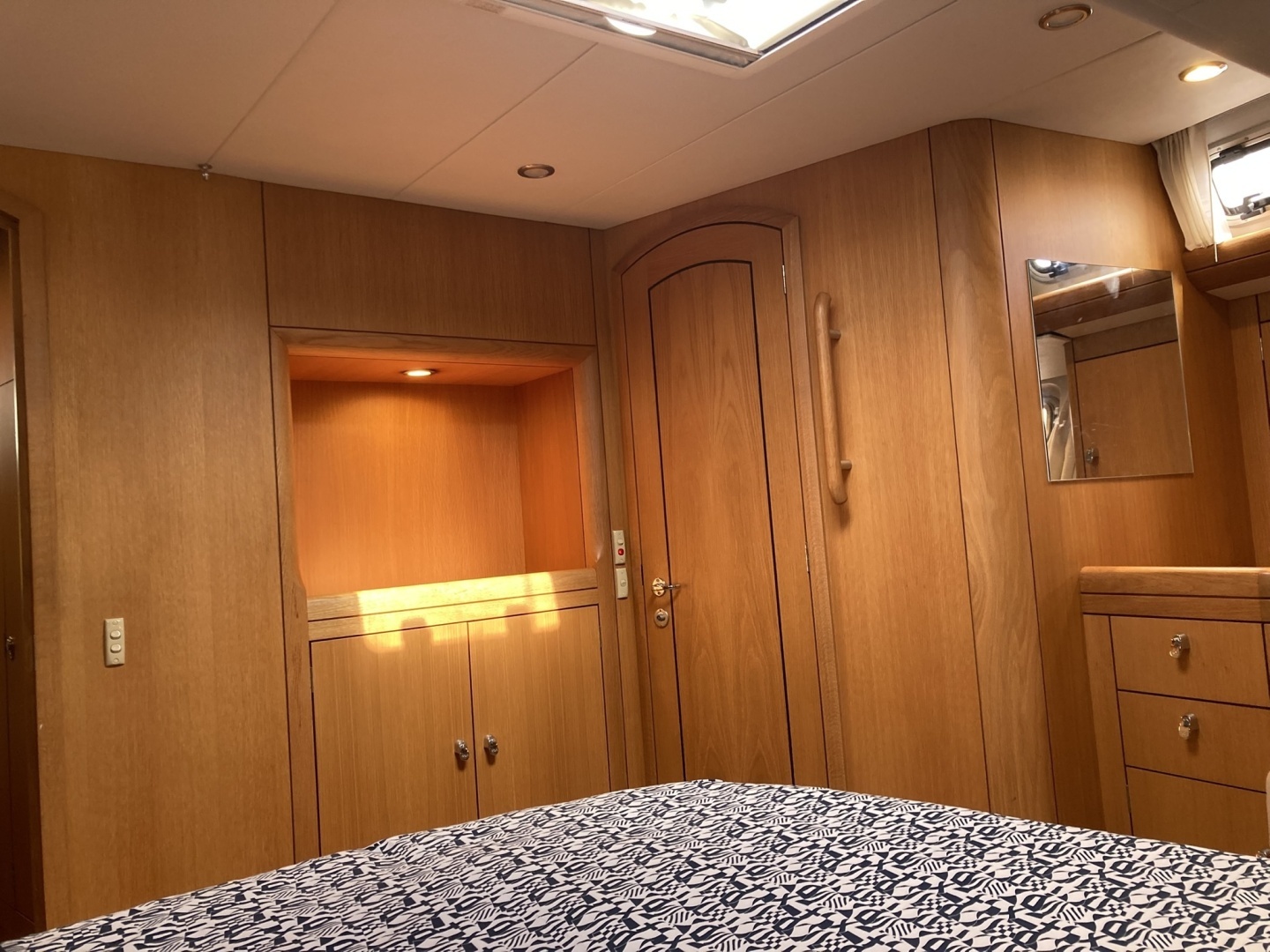 Oyster 56 Deck Saloon Yacht For Sale