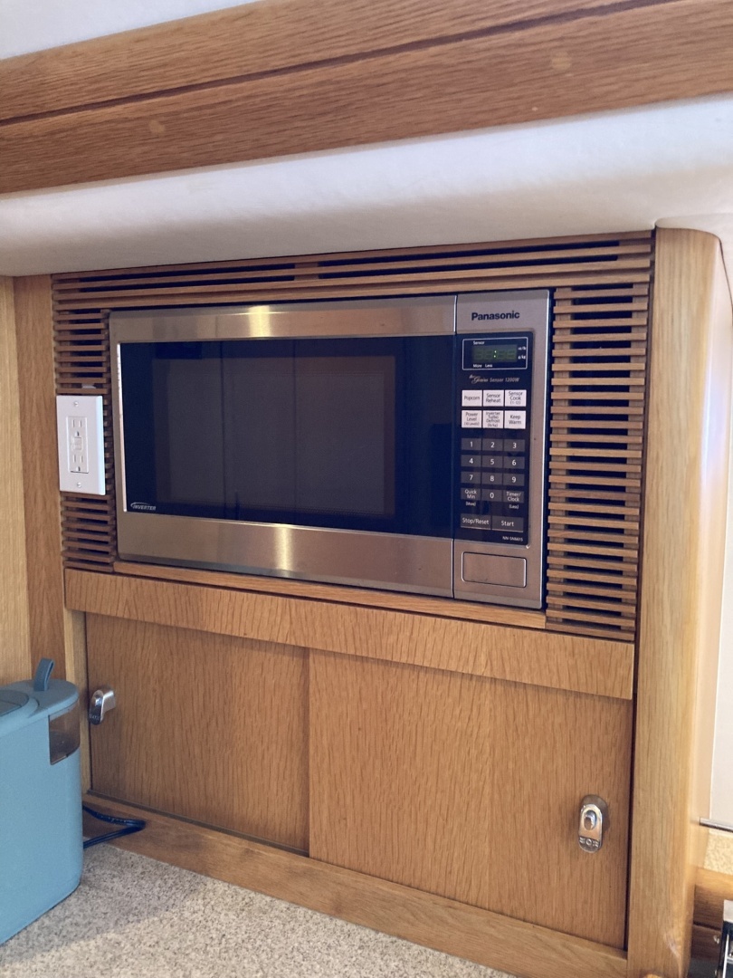Oyster 56 Deck Saloon Yacht For Sale