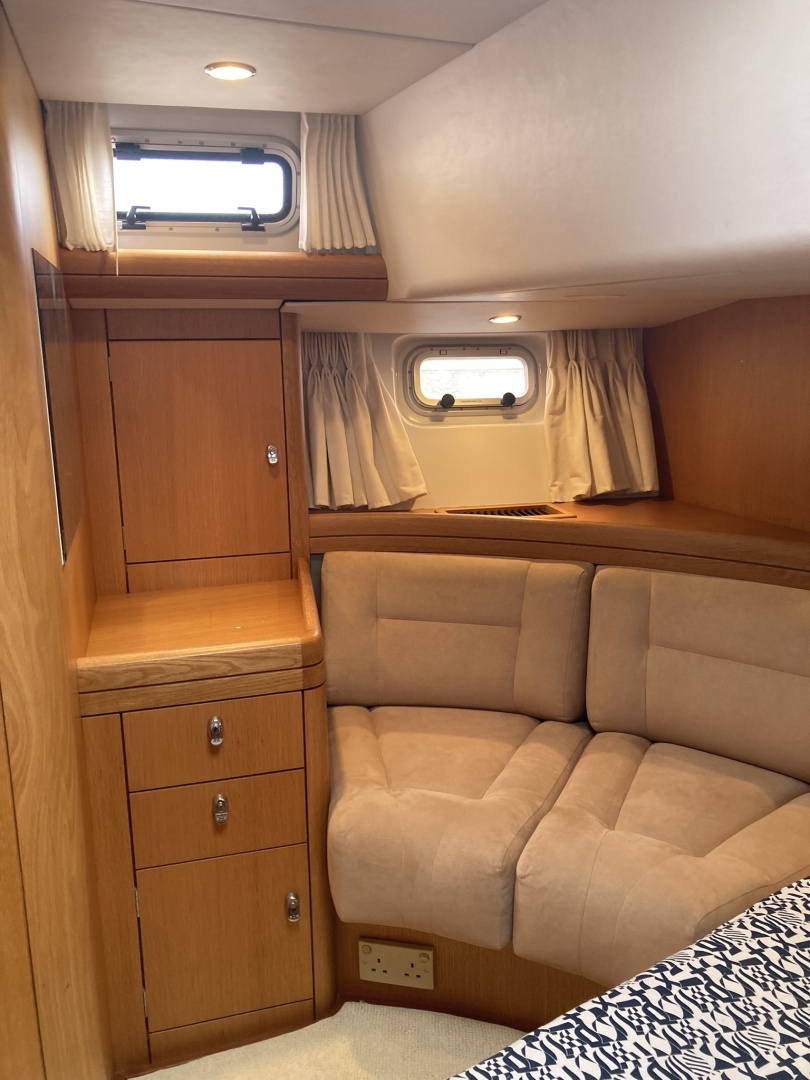 Oyster 56 Deck Saloon Yacht For Sale