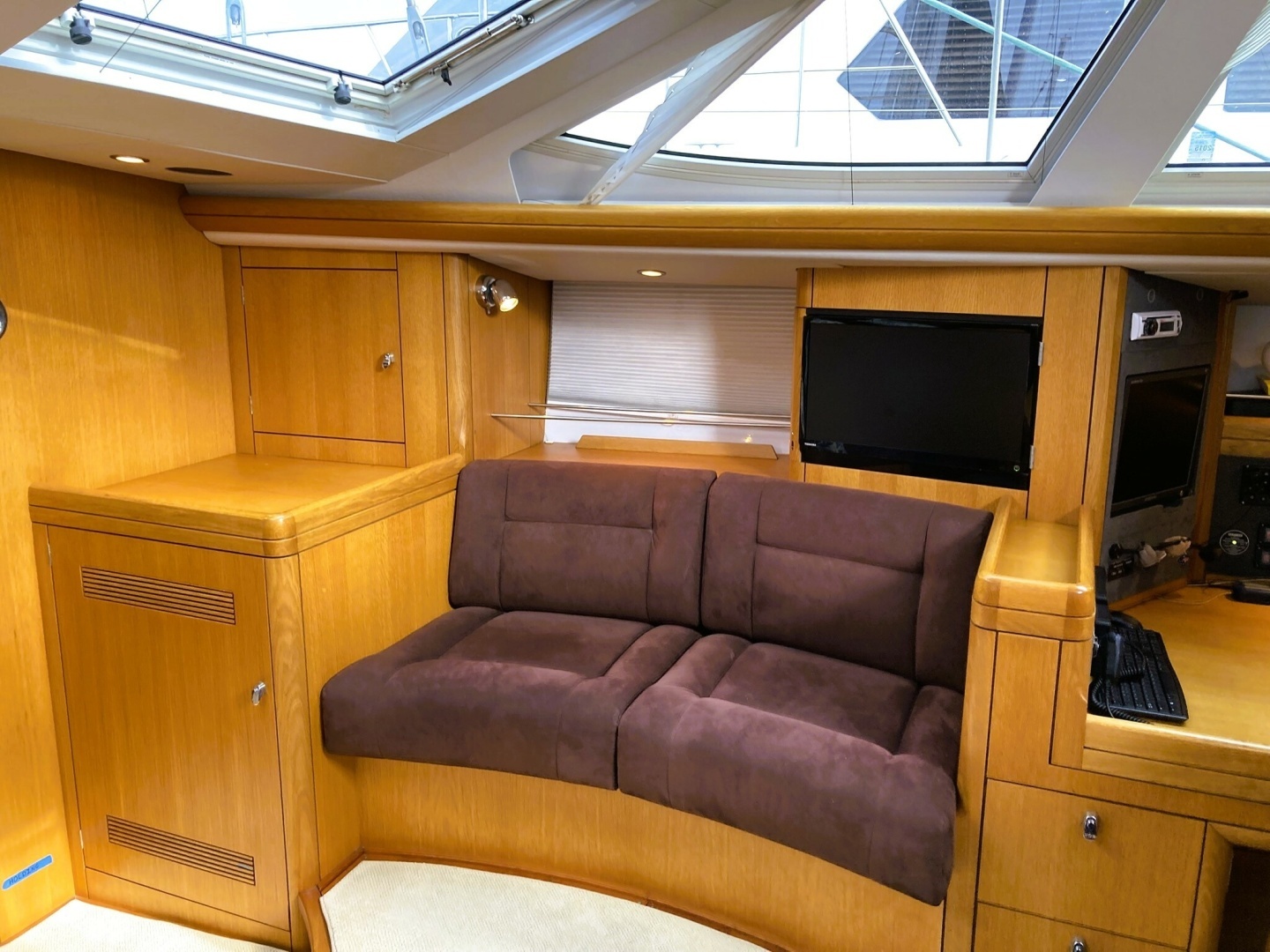 Oyster 56 Deck Saloon Yacht For Sale