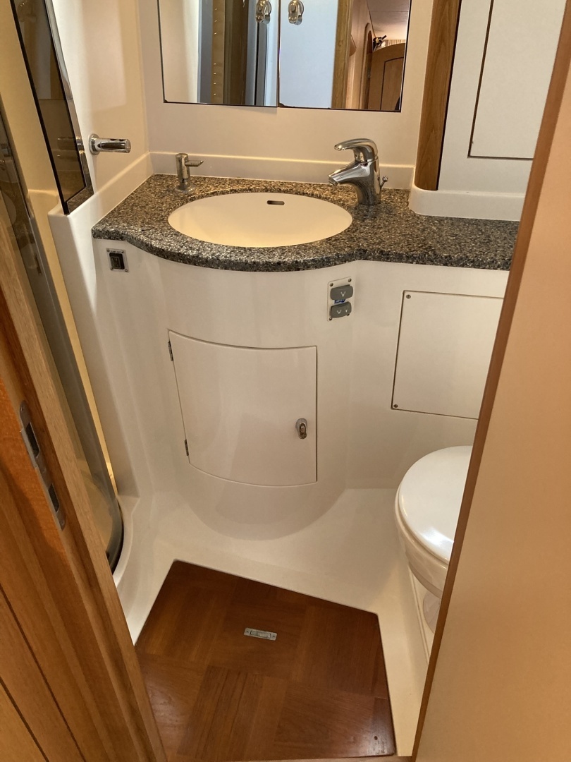 Oyster 56 Deck Saloon Yacht For Sale