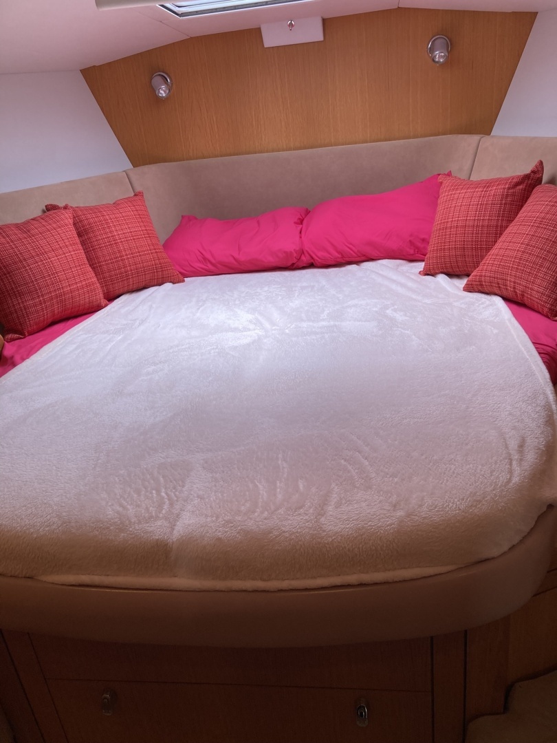 Oyster 56 Deck Saloon Yacht For Sale